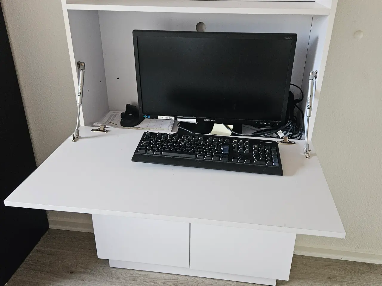 Billede 2 - Skrivebord