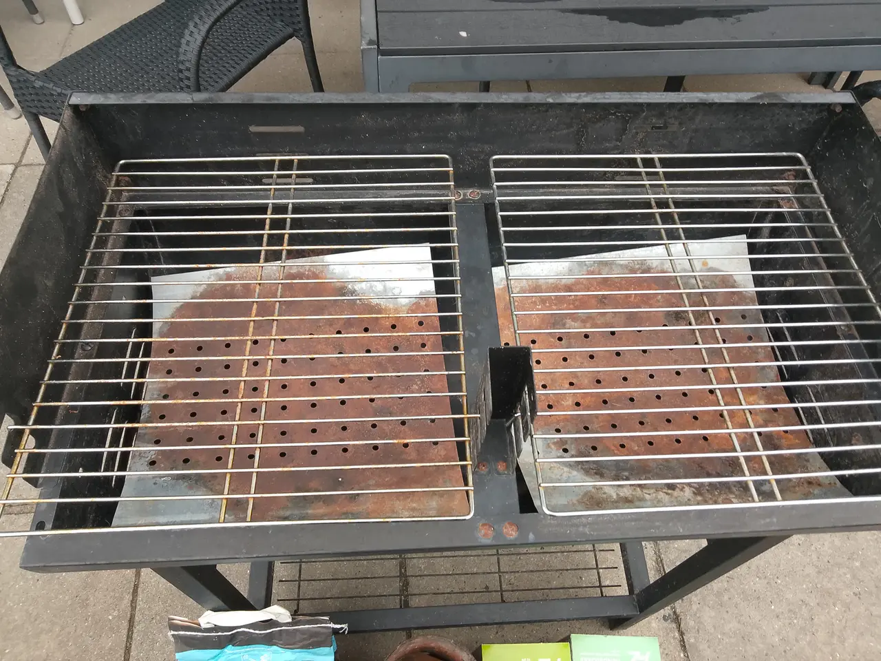 Billede 2 - Næsten ny kulgrill. grillstarter m.m.