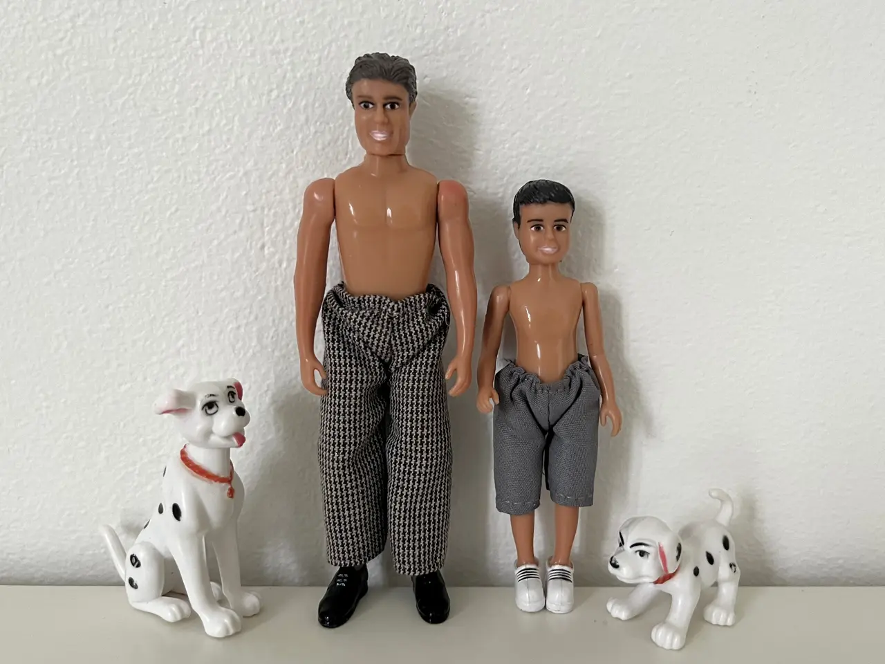 Billede 1 - Dukkehusdukker fra Lundby + Hund og hundehvalp