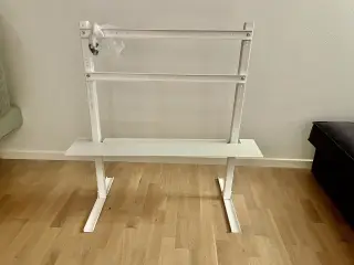 Pedestal TV stand