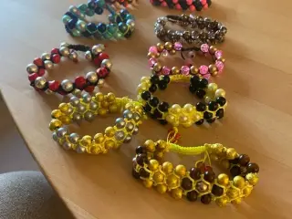 Nye knyttede armbånd