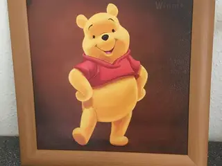 🌟 Peter Plys billede i ramme – 40 x 40 cm 🐻🍯