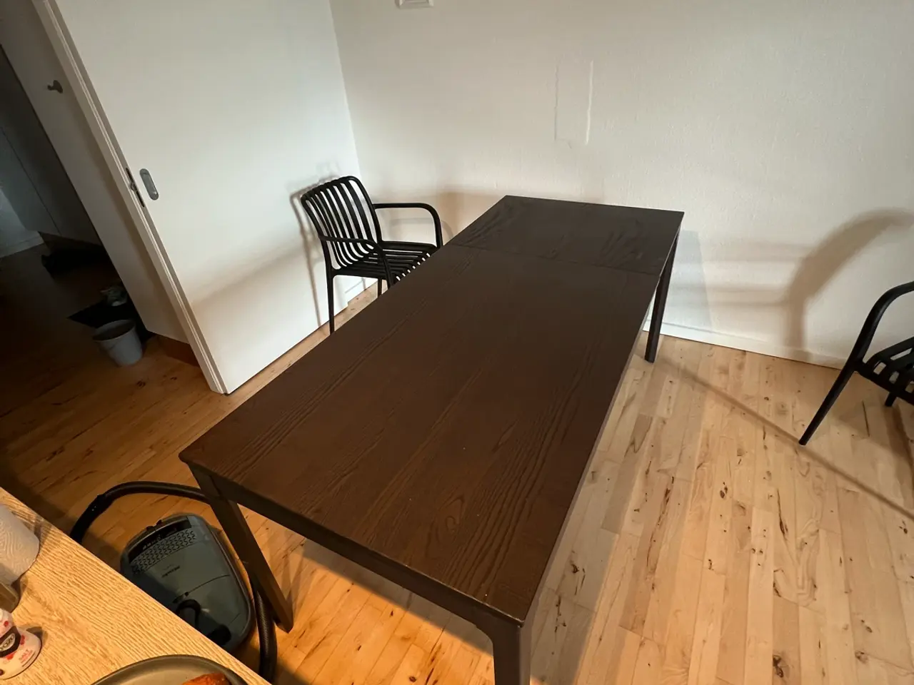 Billede 3 - Spisebord i mørkt træ, 80x120/180 cm