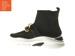 Sort sneakers med guldkæde (str. 38 )