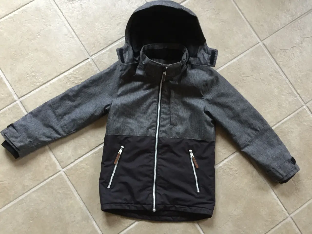 Billede 1 - Drenge Jakke str. 134
