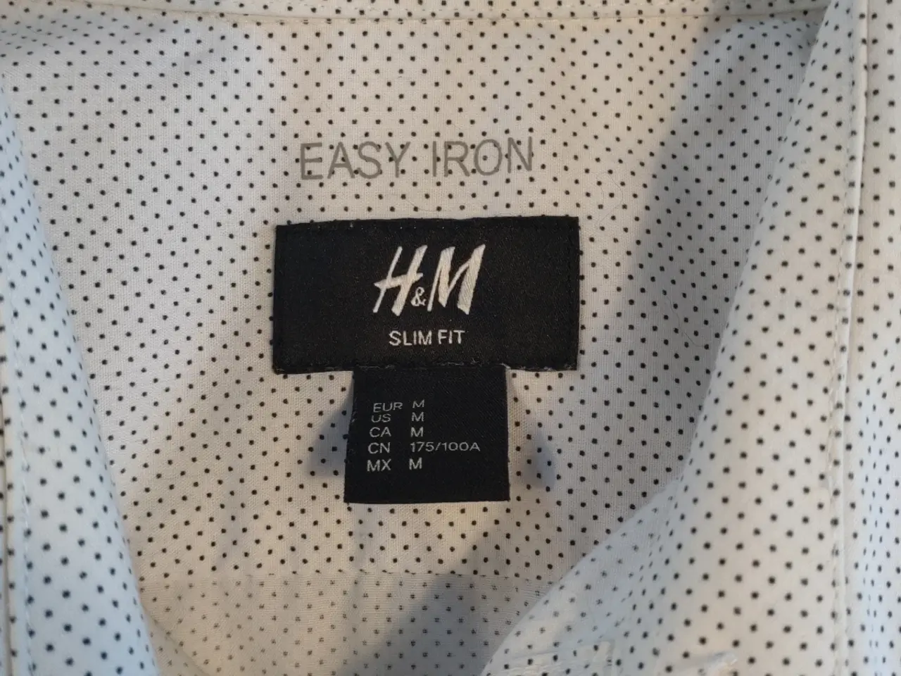 Billede 5 - H&M skjorte med prikker easy iron slim fit M