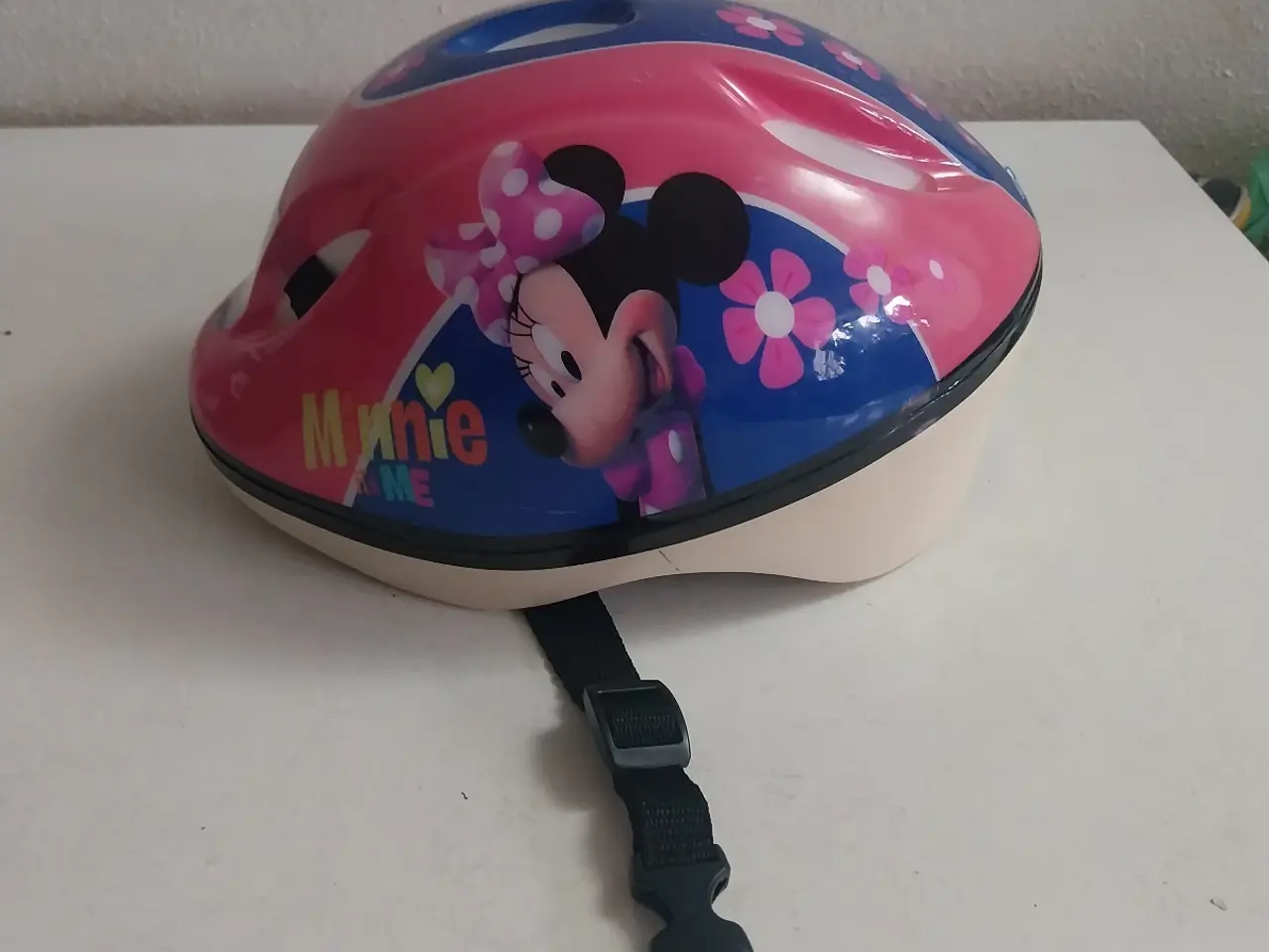 Billede 3 - Minnie mouse cykelhjelm