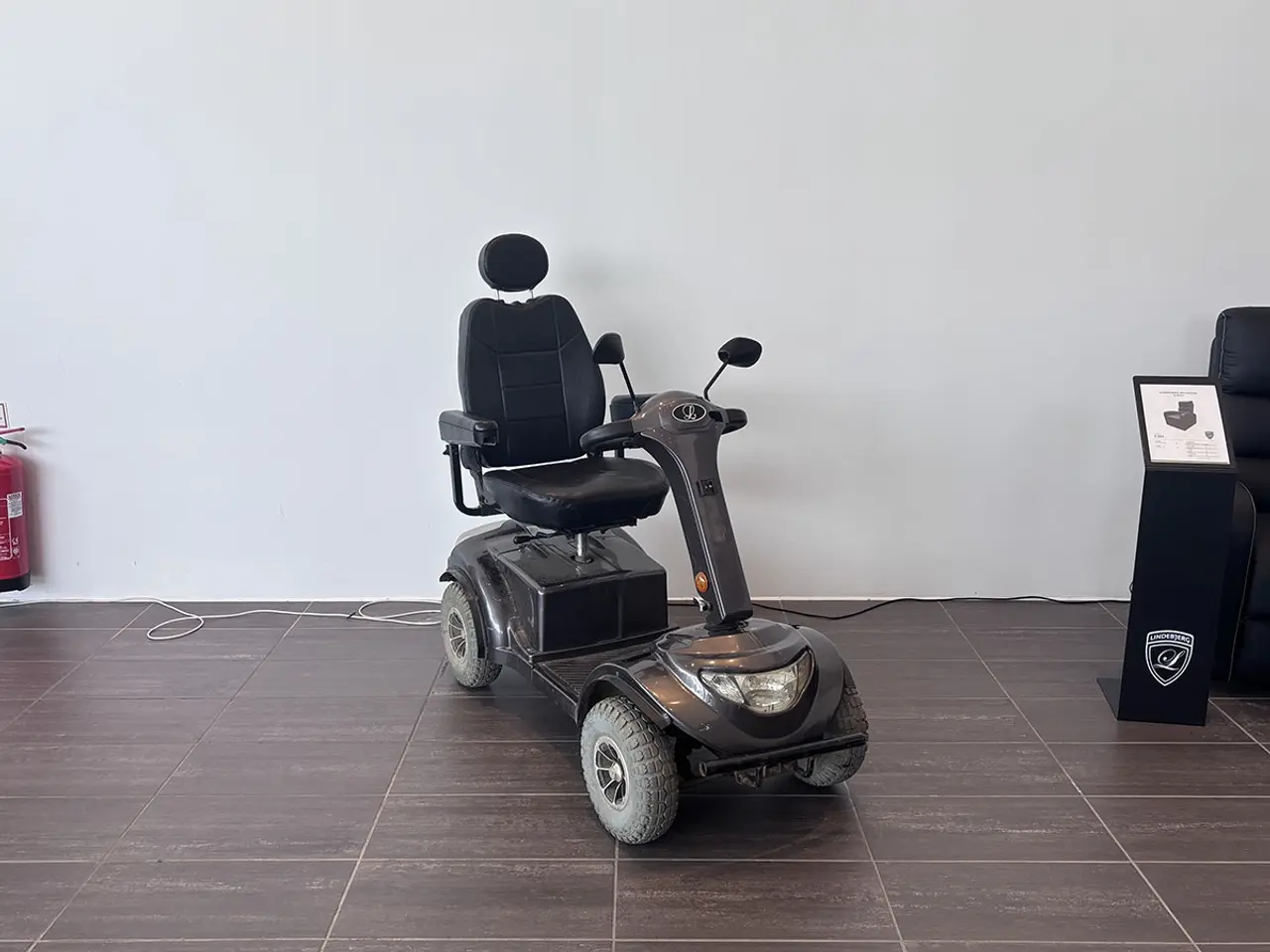 Billede 1 - LM-600 grå