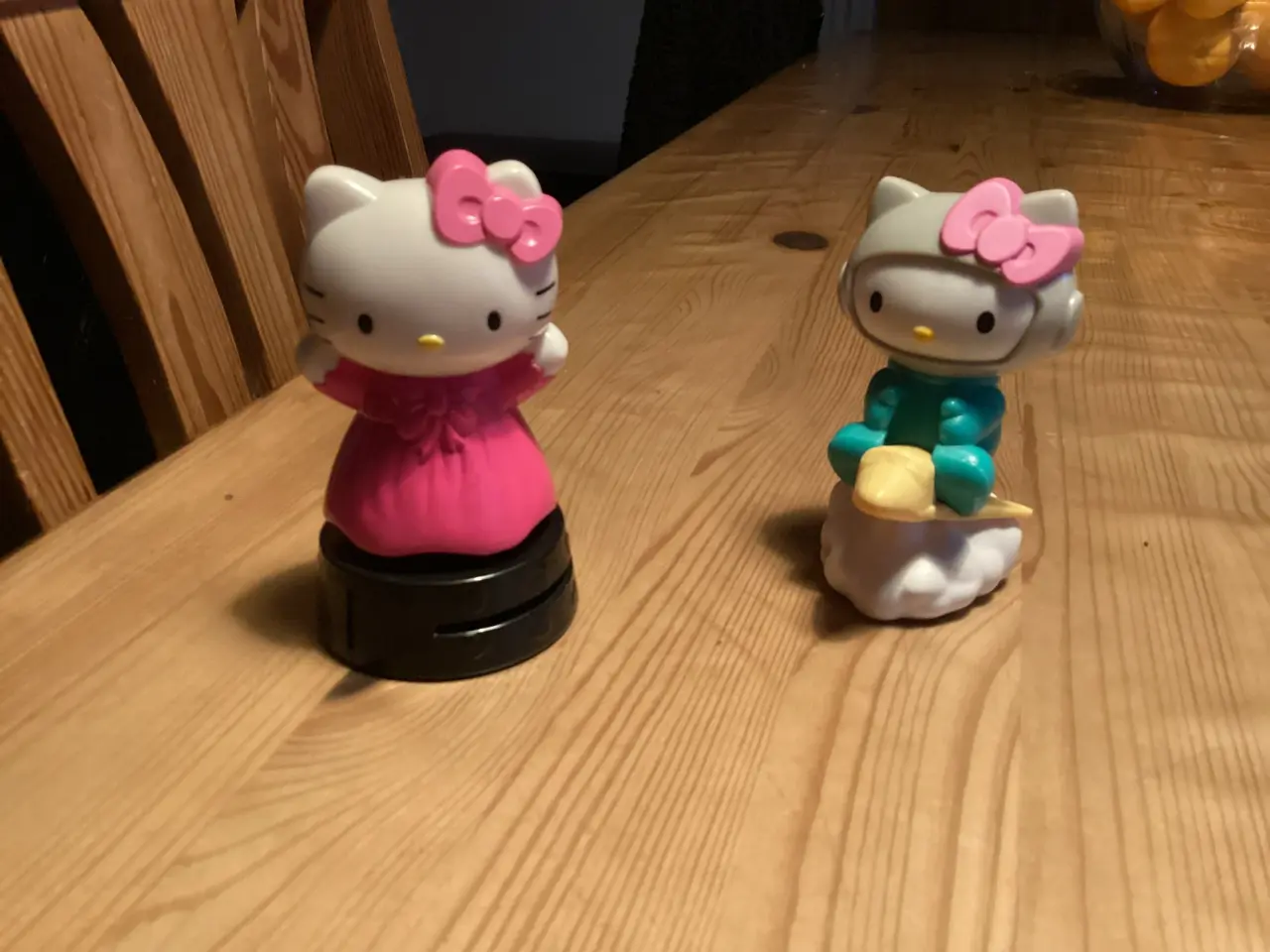 Billede 5 - Hello Kitty Solbriller,Bøger,  Figurer Osv