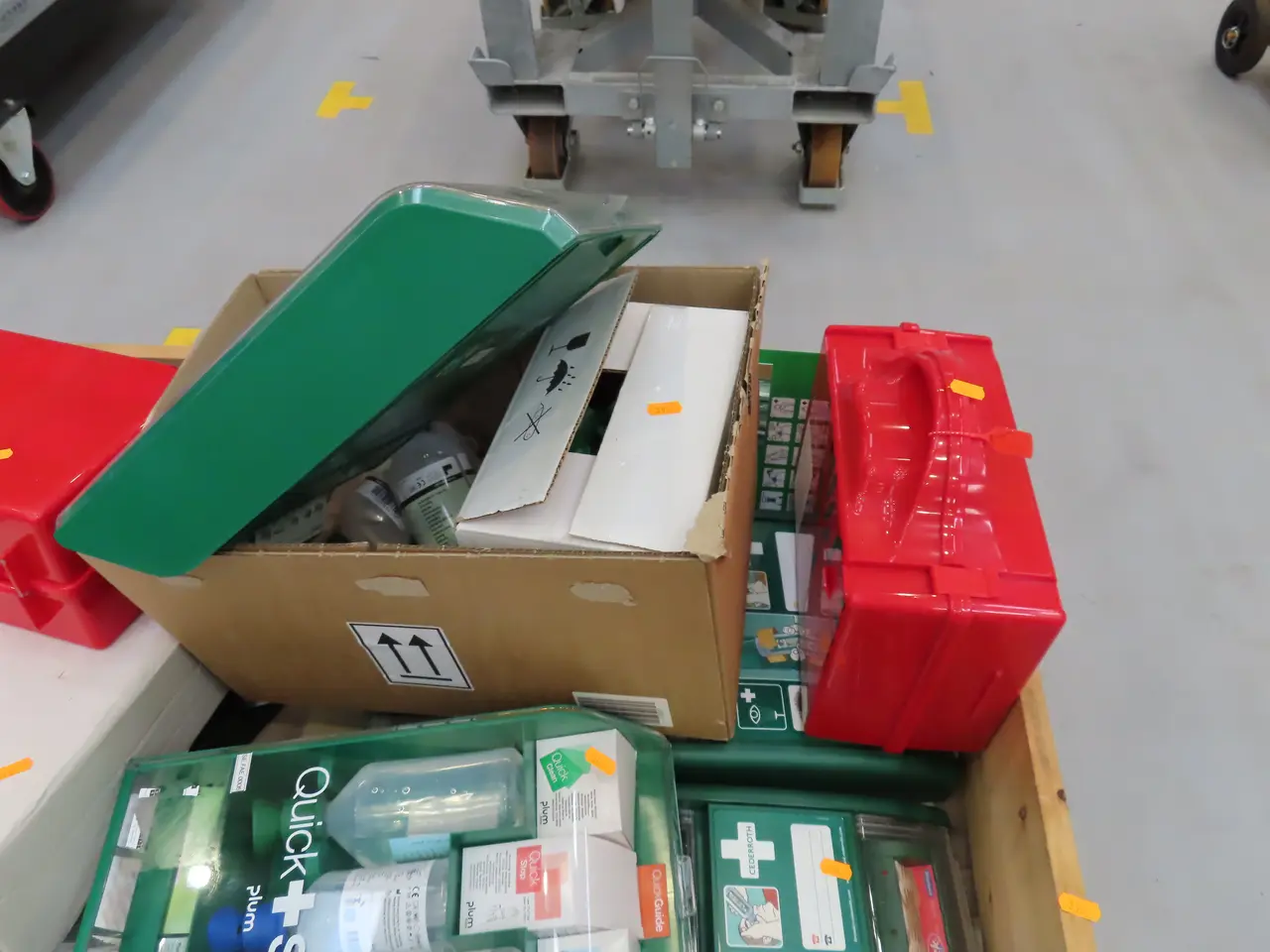 Billede 3 - Palle med div. rensestationer QUICK+SAFE m.m.