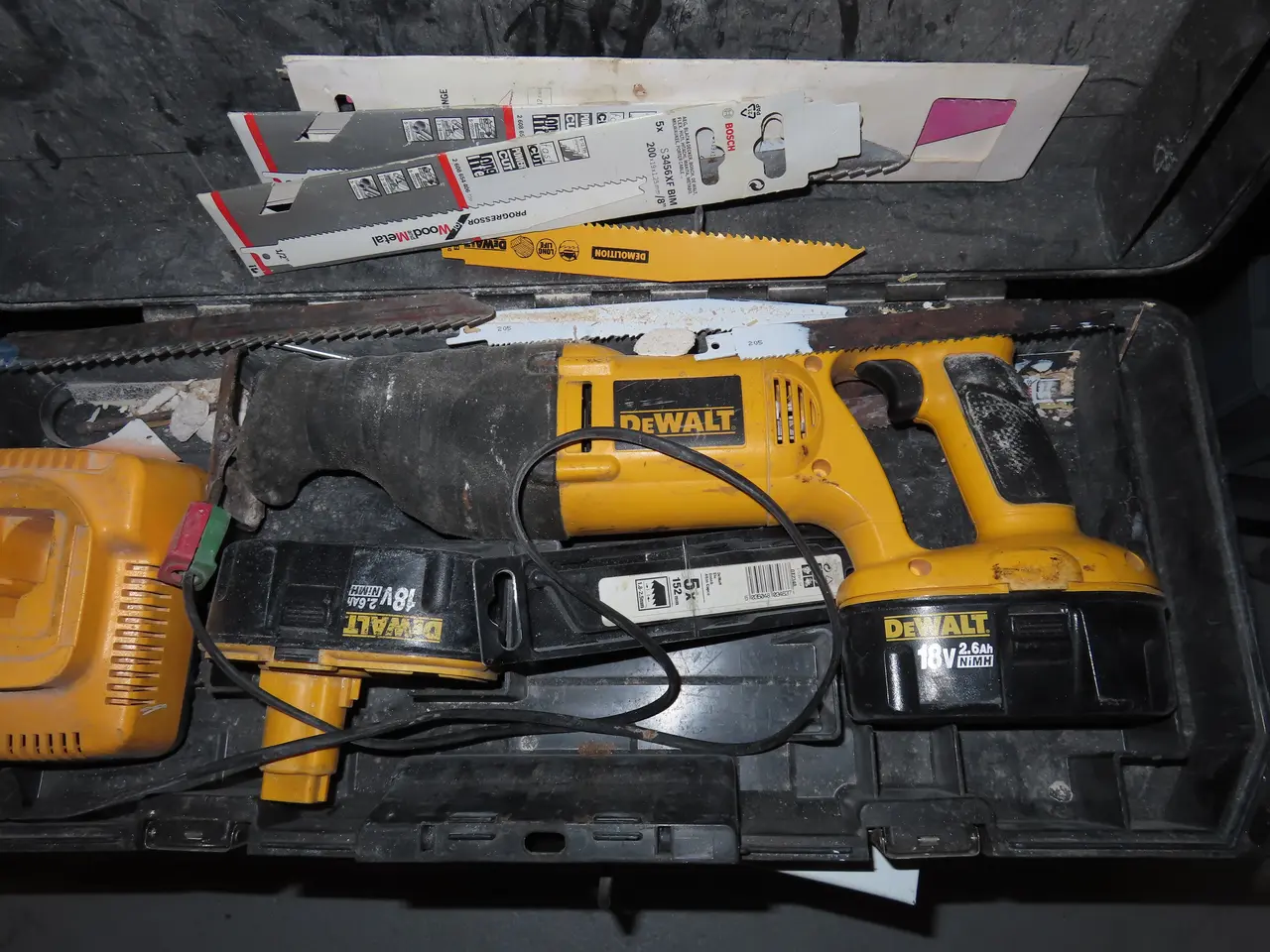 Billede 3 - Akku bajonetsav DEWALT DC380 med 2 stk. Batterier og lader