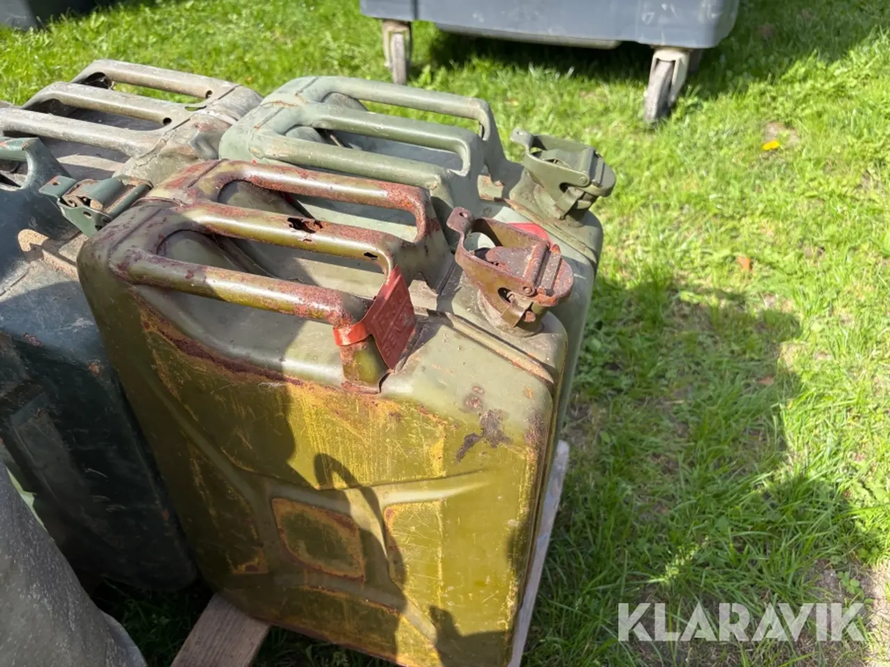 Billede 6 - Lot Jerrycans og assorterede metal - 6 styk