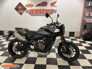 Husqvarna Svartpilen 801