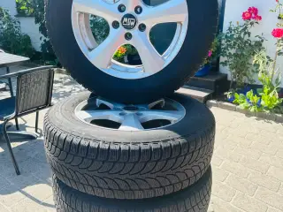 Vinterdæk Bridgestone med Alufælge til Rav4