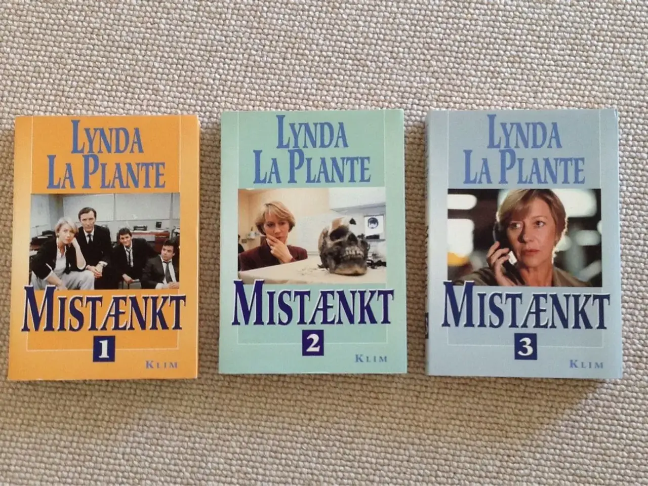 Billede 1 - Mistænkt 1+2+3 af Lyndia La Plante