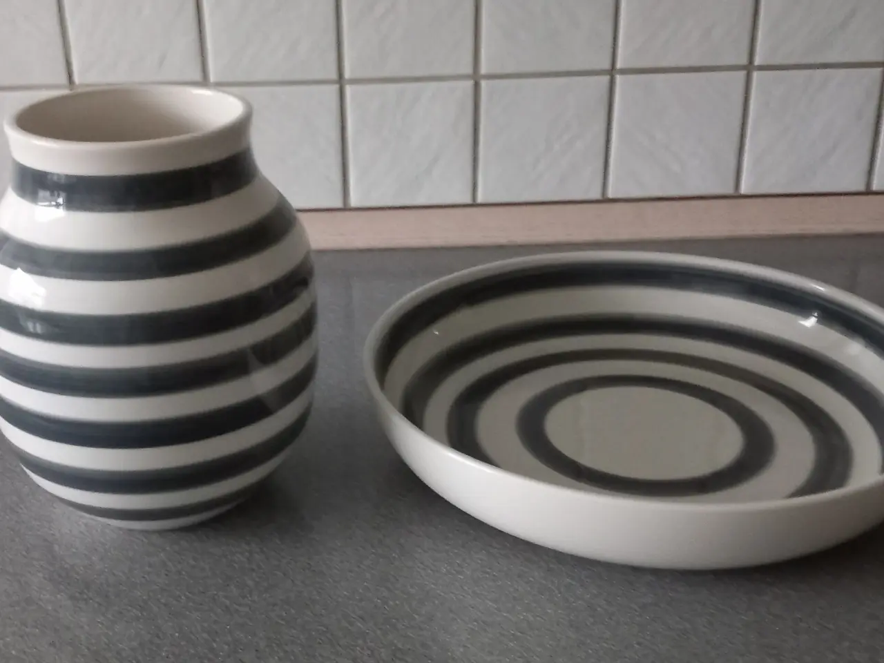 Billede 2 - Stor Kæhler vase og fad. Som ny.