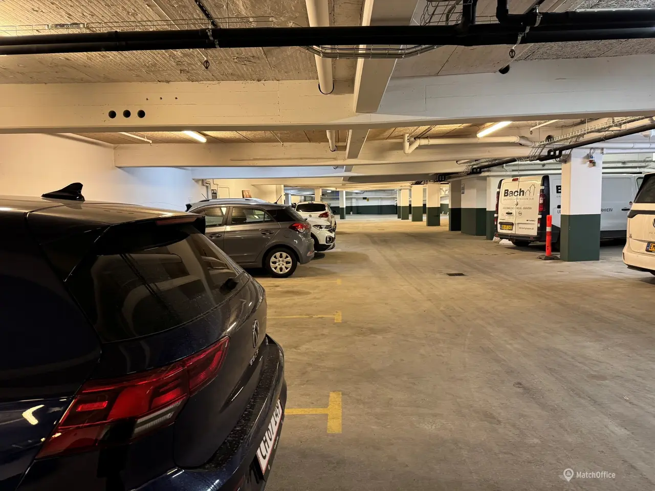 Billede 6 - Parkering i aflåst parkeringskælder med elektriske porte