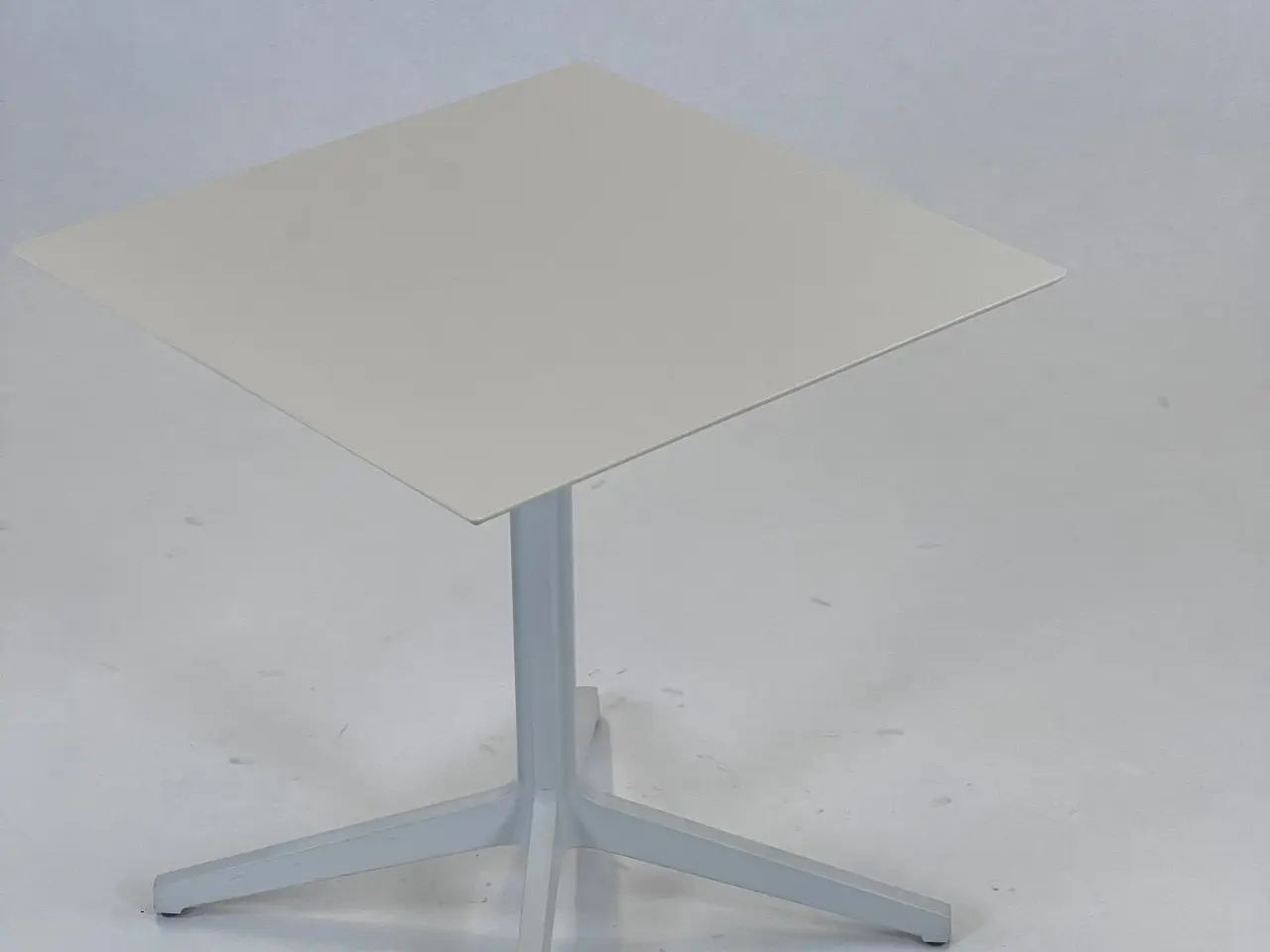 Billede 3 - Pedrali Ypsilon Bord – Hvid 69x69x74 cm