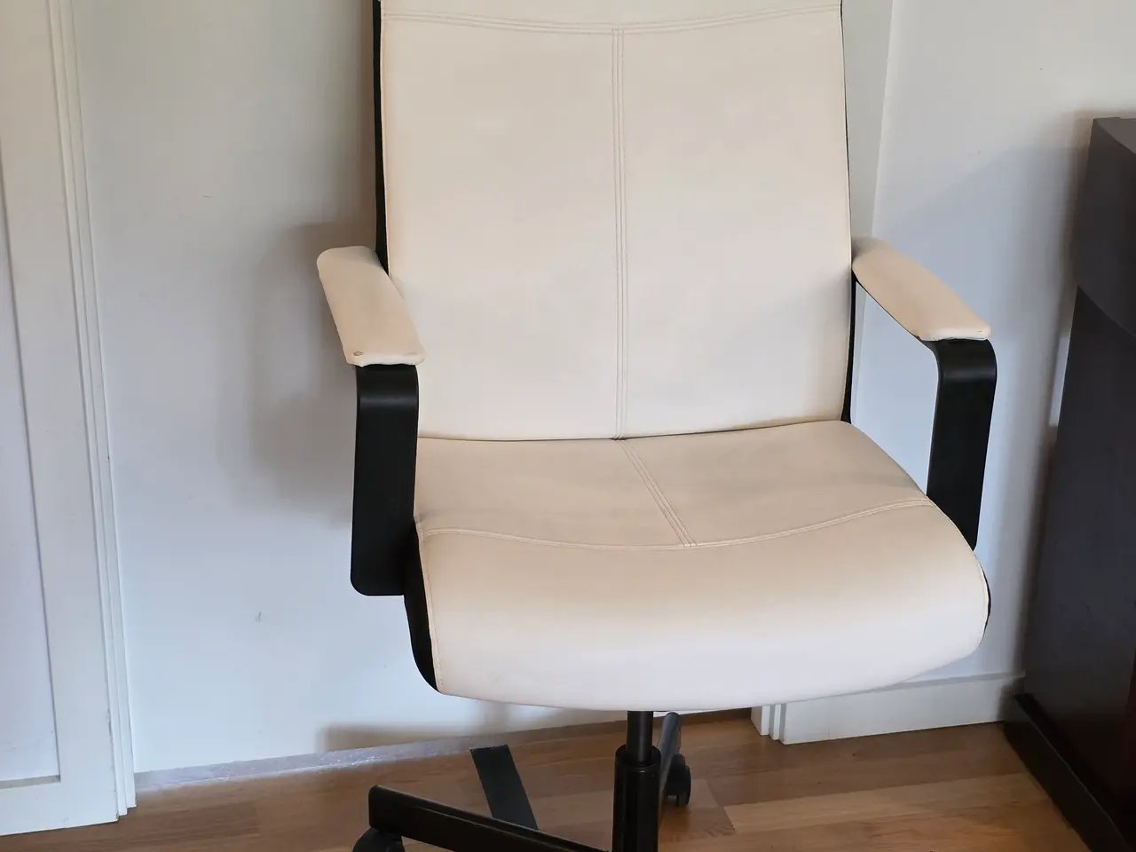 Billede 8 - White IKEA Millberget office chair 