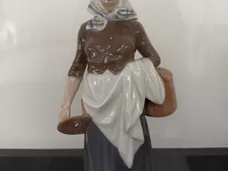 Royal Copenhagen Malkekonen og Pigen med gåsen