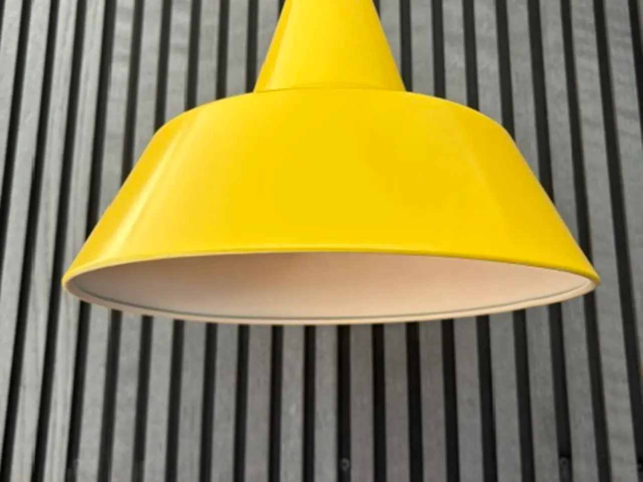 Billede 2 - Louis Poulsen værkstedspendel lampe nymalet i gul