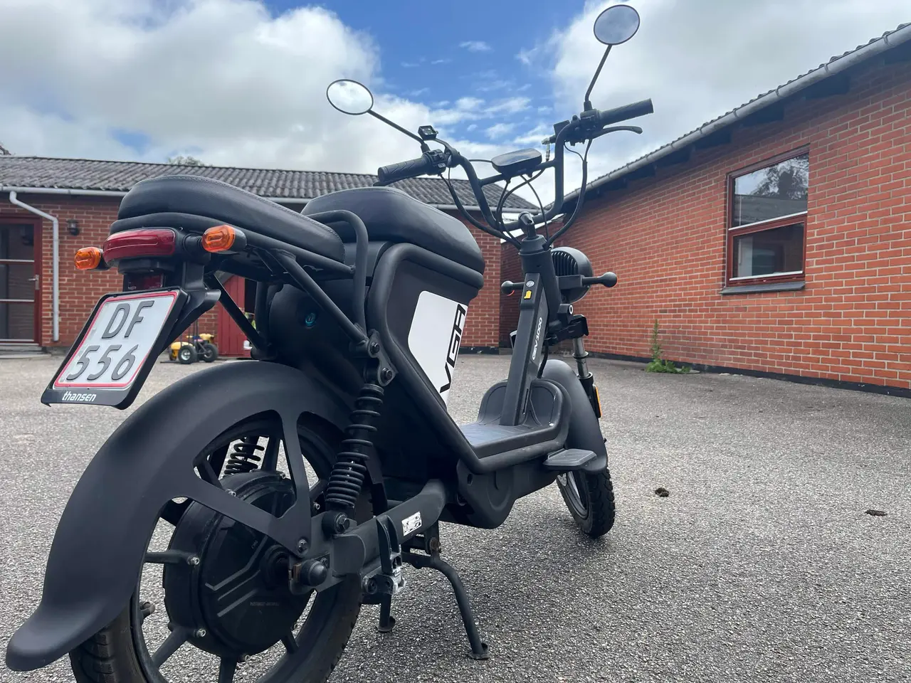 Billede 4 - VGA GEV1000 El-scooter 45 km/t – Inkl. hjelm