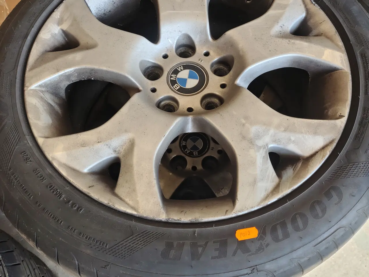Billede 2 - Fire alufælge med dæk GOOD YEAR 255/45 R 18