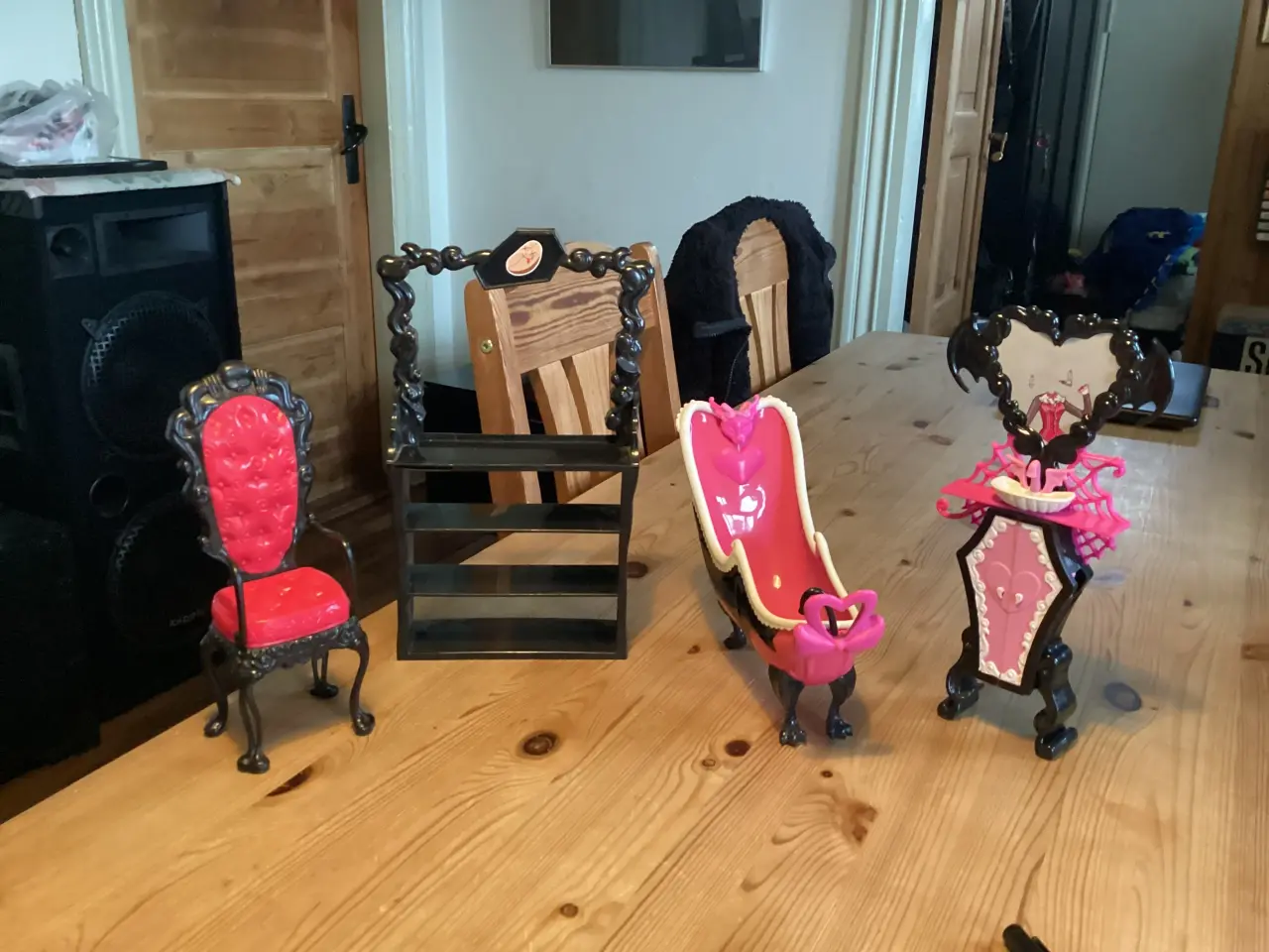 Billede 11 - Monster High Dukker,Tilbehør, Møbler, Stative