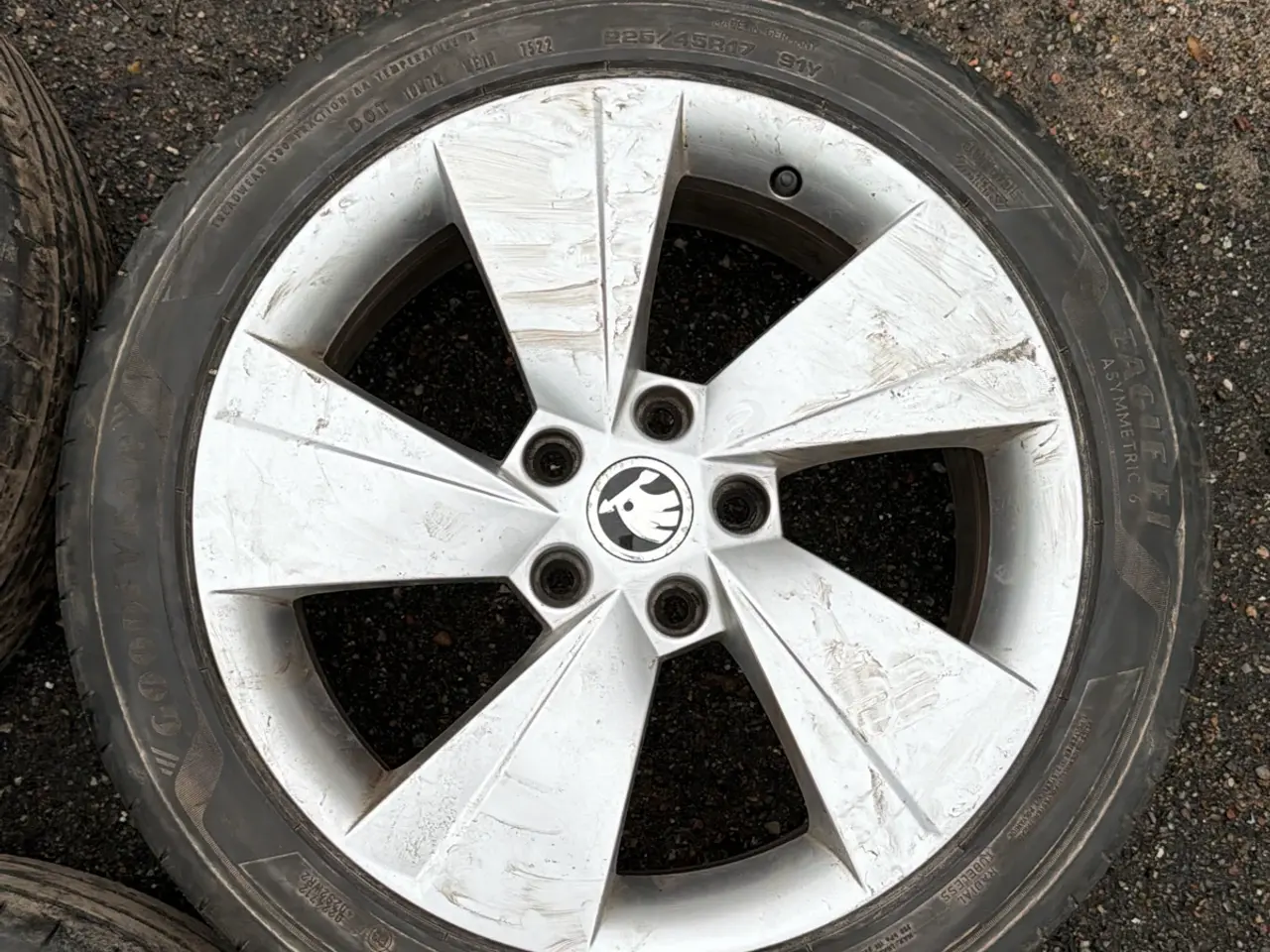 Billede 3 - Skoda alufælge med sommer dæk