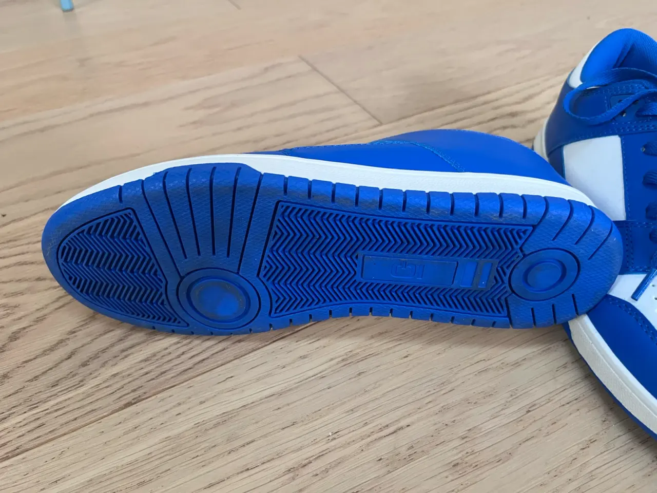 Billede 2 - Smarte sneakers - brugt 1 gang