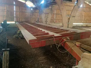 - - - Halmvogn, 13 m, med boogie, mangler 2 hjul