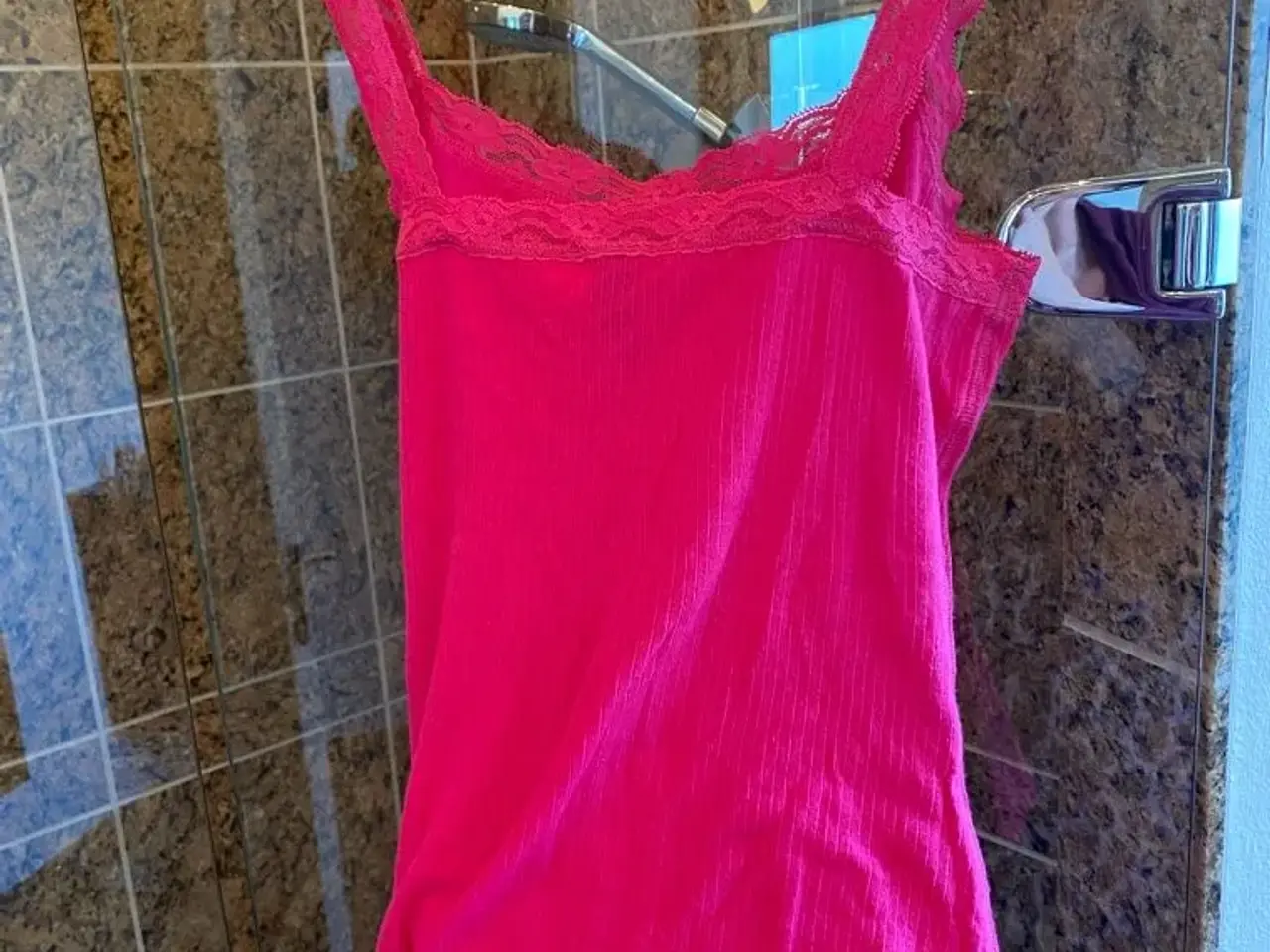 Billede 3 - Sød pink bluse str 38