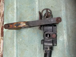 Hydraulikventil til brændekløver 