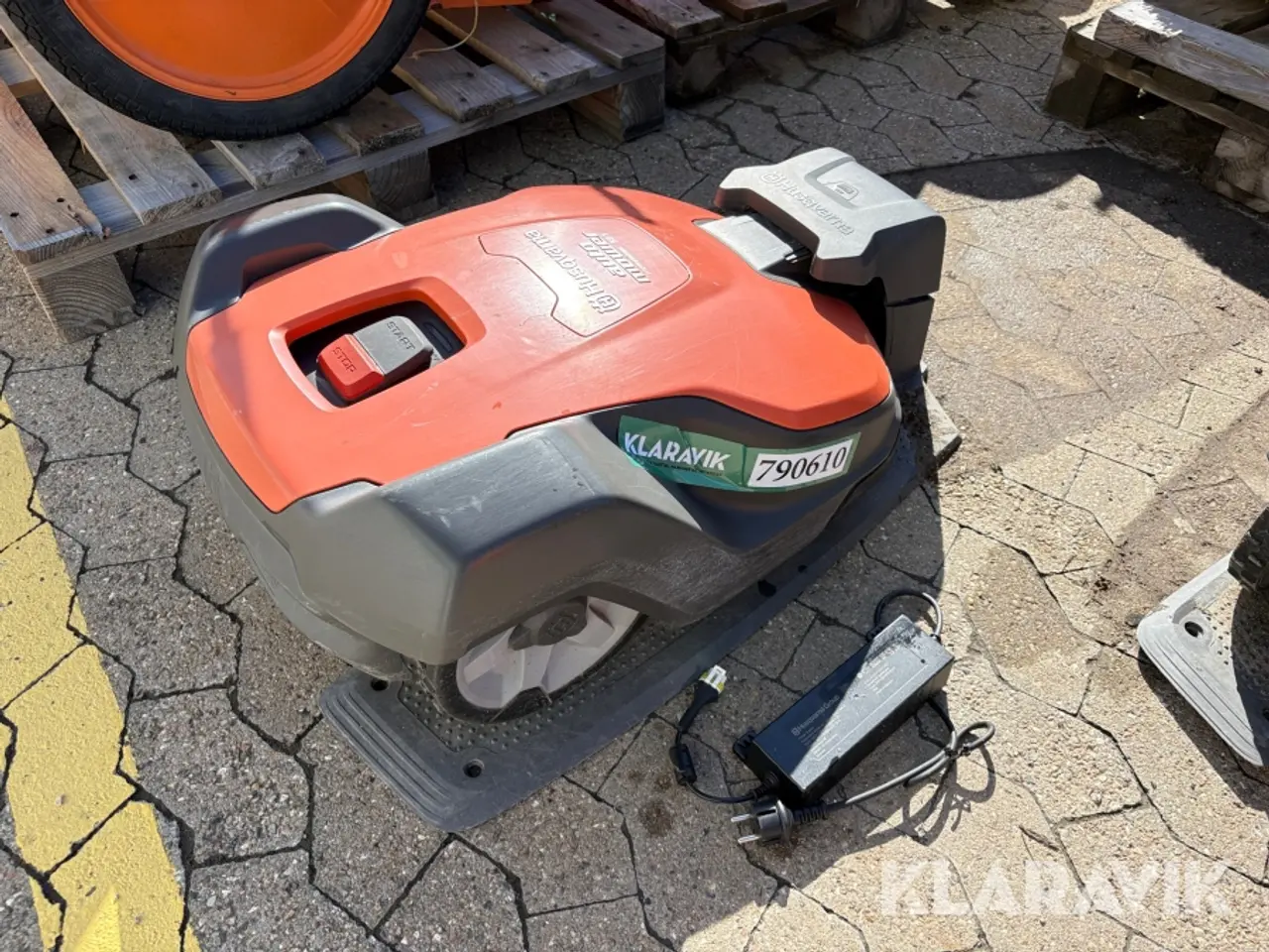 Billede 2 - Robotplæneklipper Husqvarna Professional 520 med ladestation