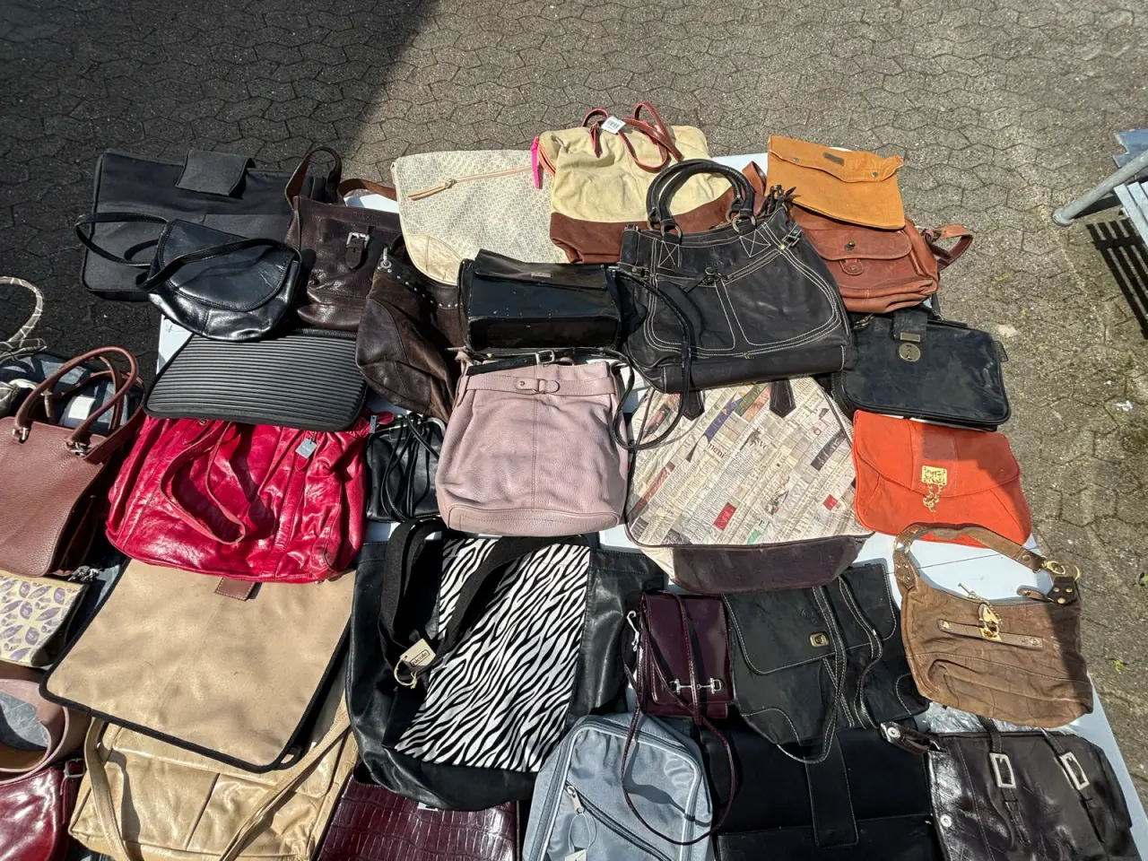 Billede 13 - 208 stk tasker, punge osv fra butik