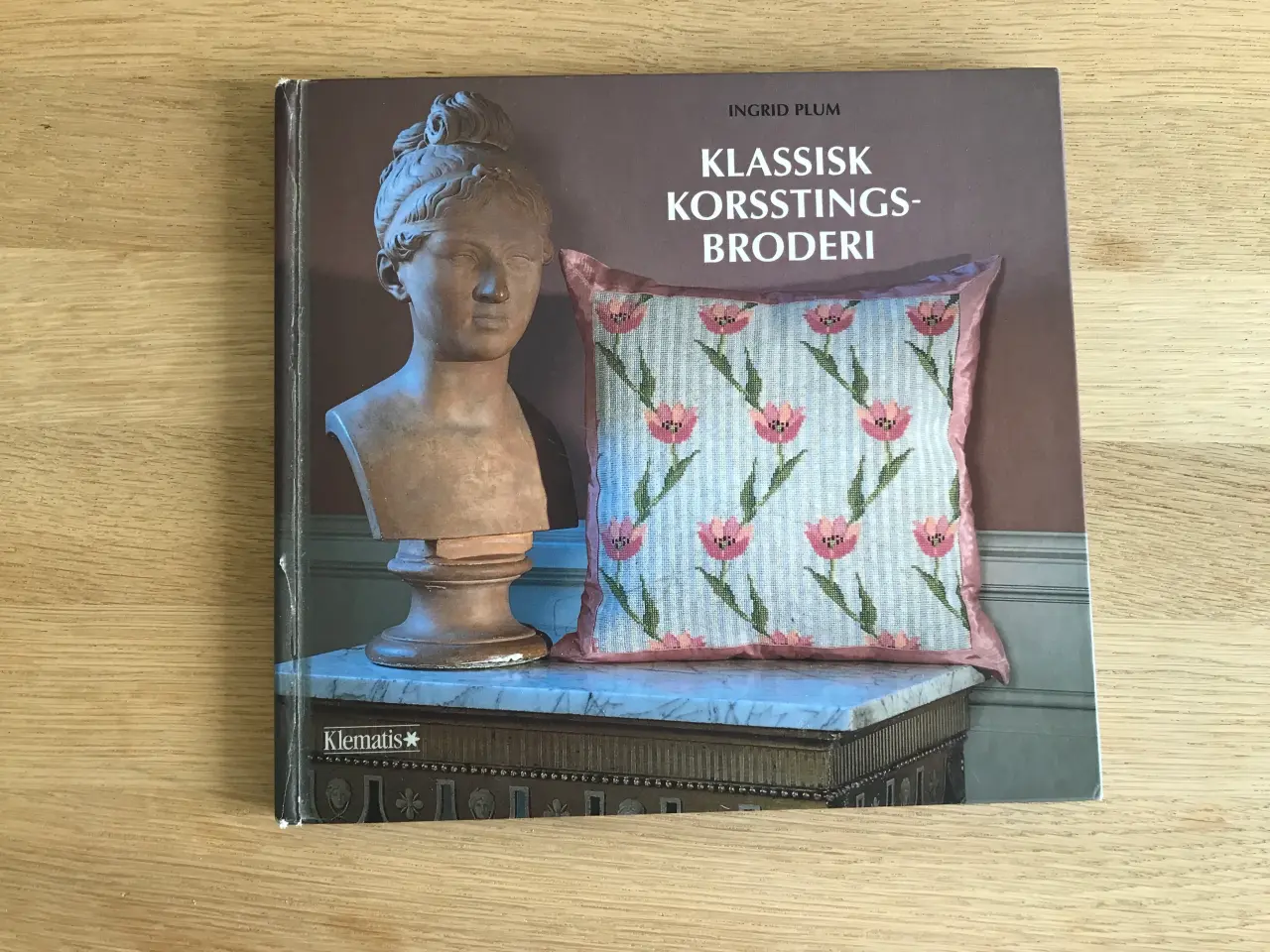 Billede 1 - Klassisk Korsstingsbroderi   af Ingrid Plum