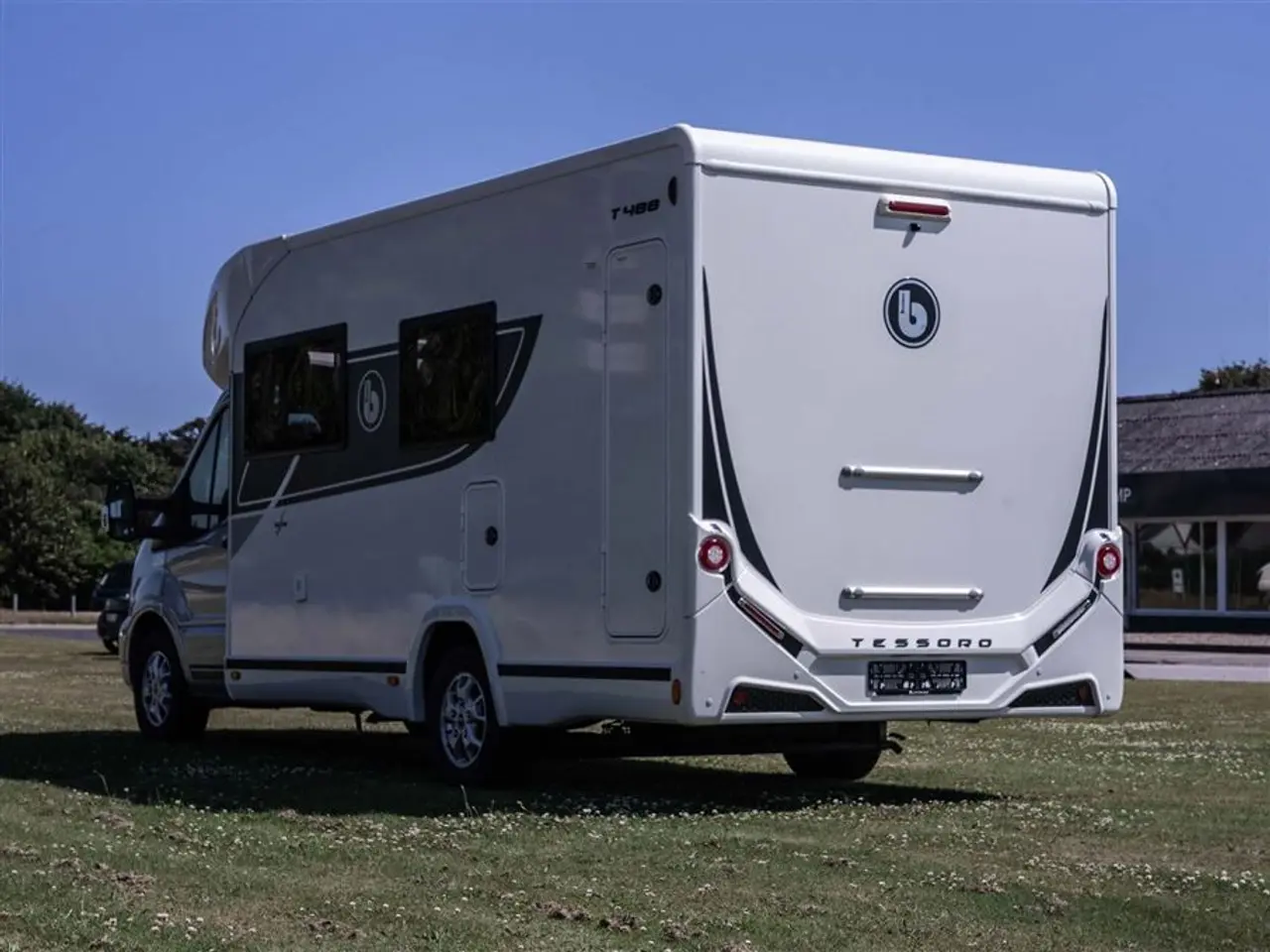 Billede 39 - 2022 - Benimar Tessoro 488 NK Rummelig camper med face-to-face siddegruppe