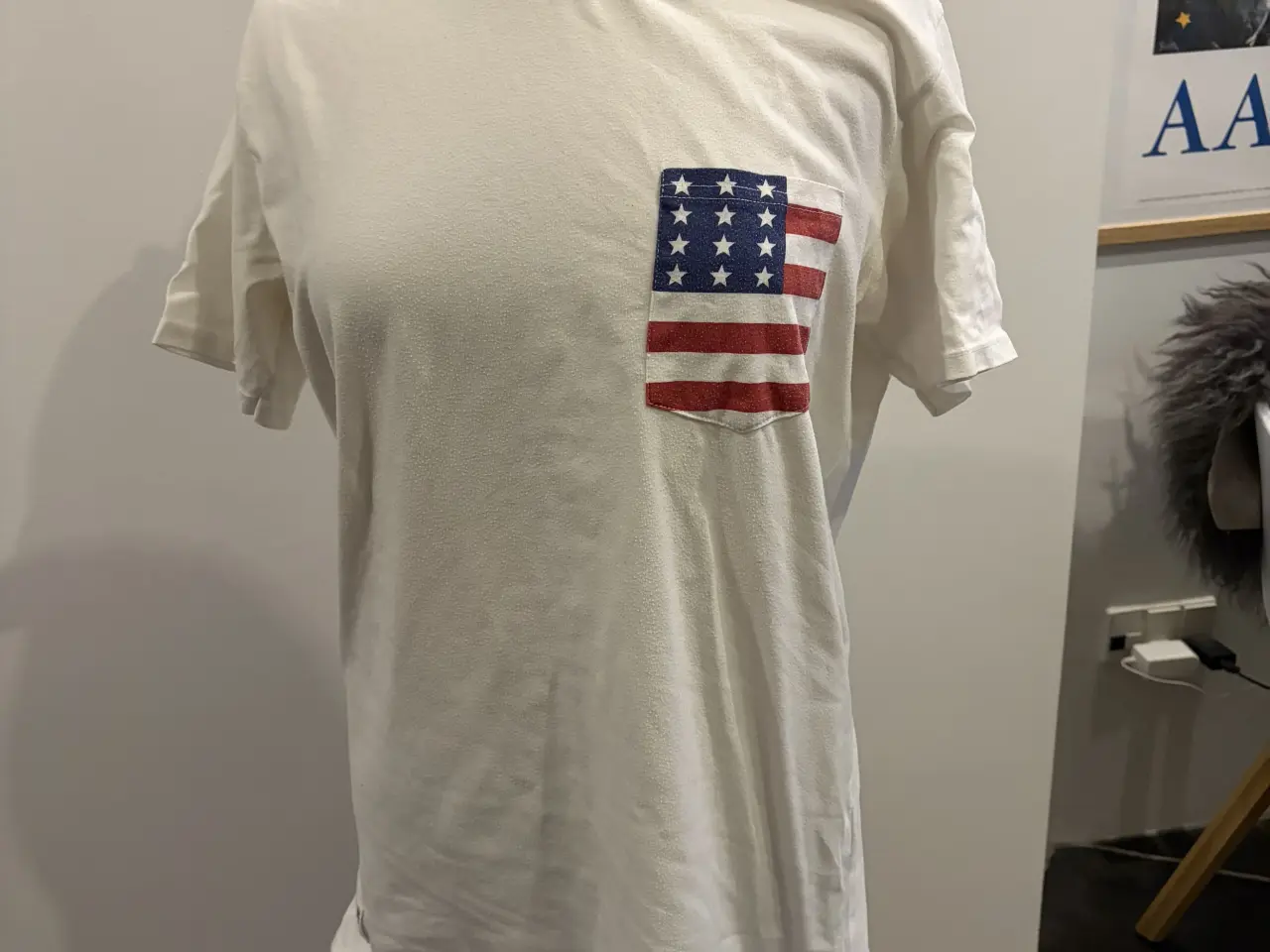 Billede 1 - Hvid T-shirt fra Sniff Street Supply.