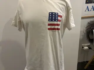 Hvid T-shirt fra Sniff Street Supply.