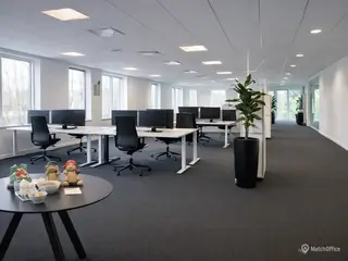 Ledige kontorlejemål i flot ejendom