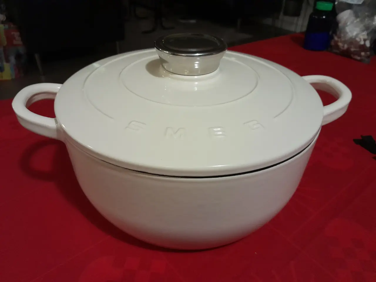 Billede 1 - Smeg emaljeret støbejernsgryde 4.2L råhvid emalje.