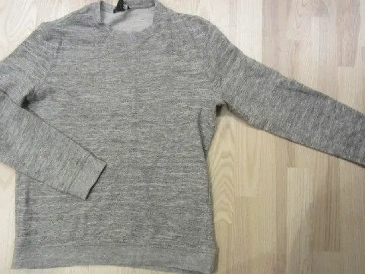 Billede 2 - Str. M, grå sweatshirt