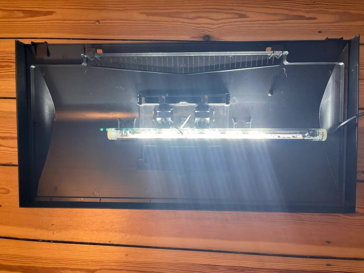 Billede 2 - Aquael akvarielåg med Day & Night LED-lys 60x30cm