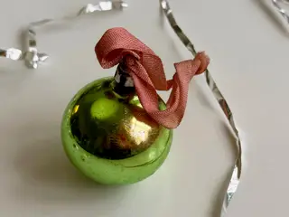 Gammel julekugle, lille grøn