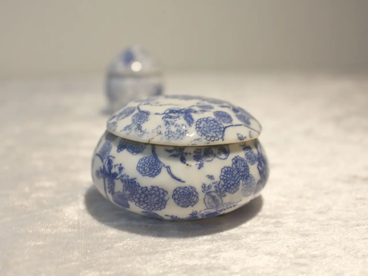 Billede 4 - 2 kinesiske porcelænskrukker med låg.