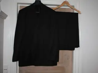 Jakkesæt Pre End str.26 sort med striber 50% wool
