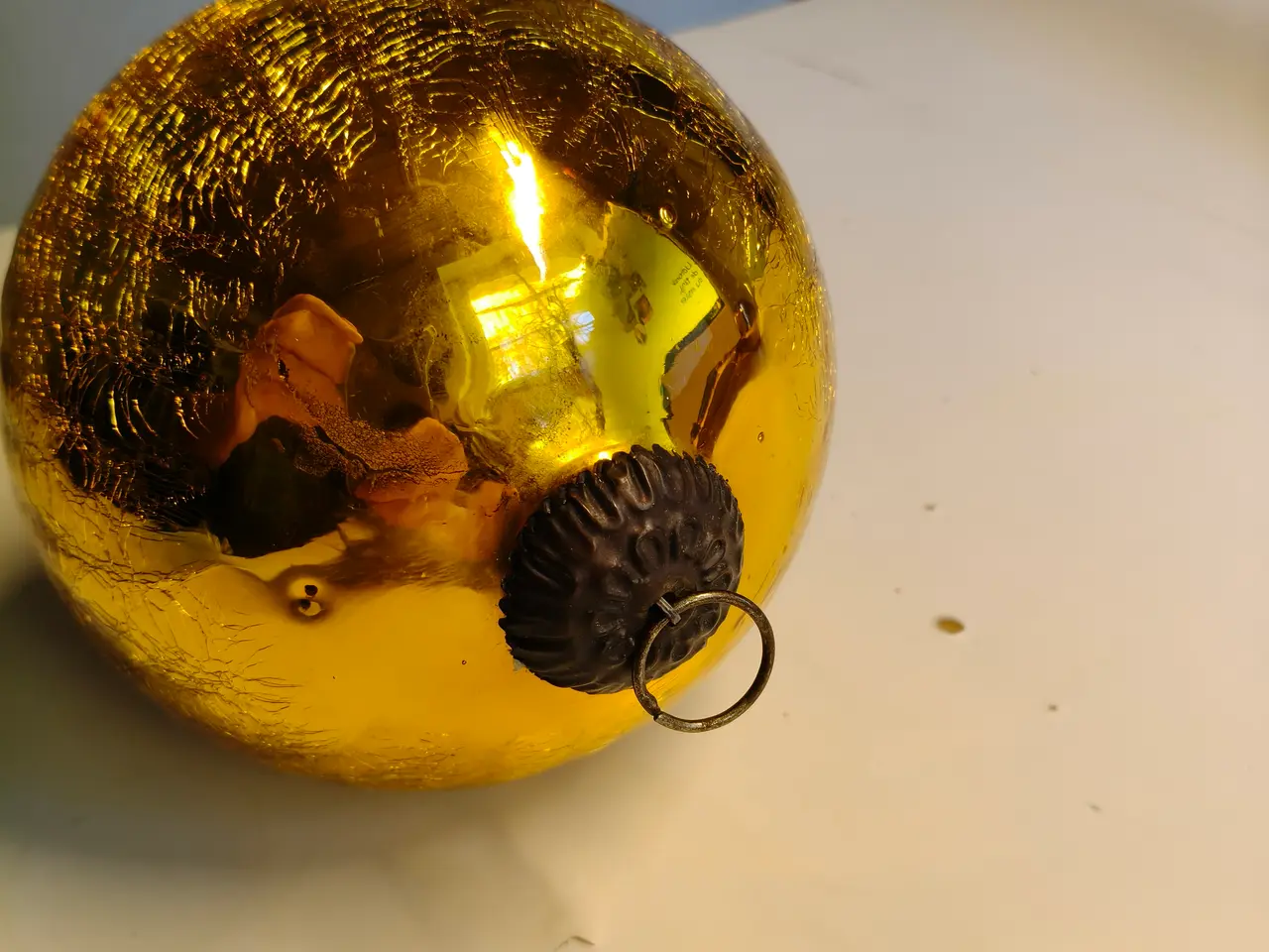Billede 4 - Stor krakeleret glas guld julekugle.