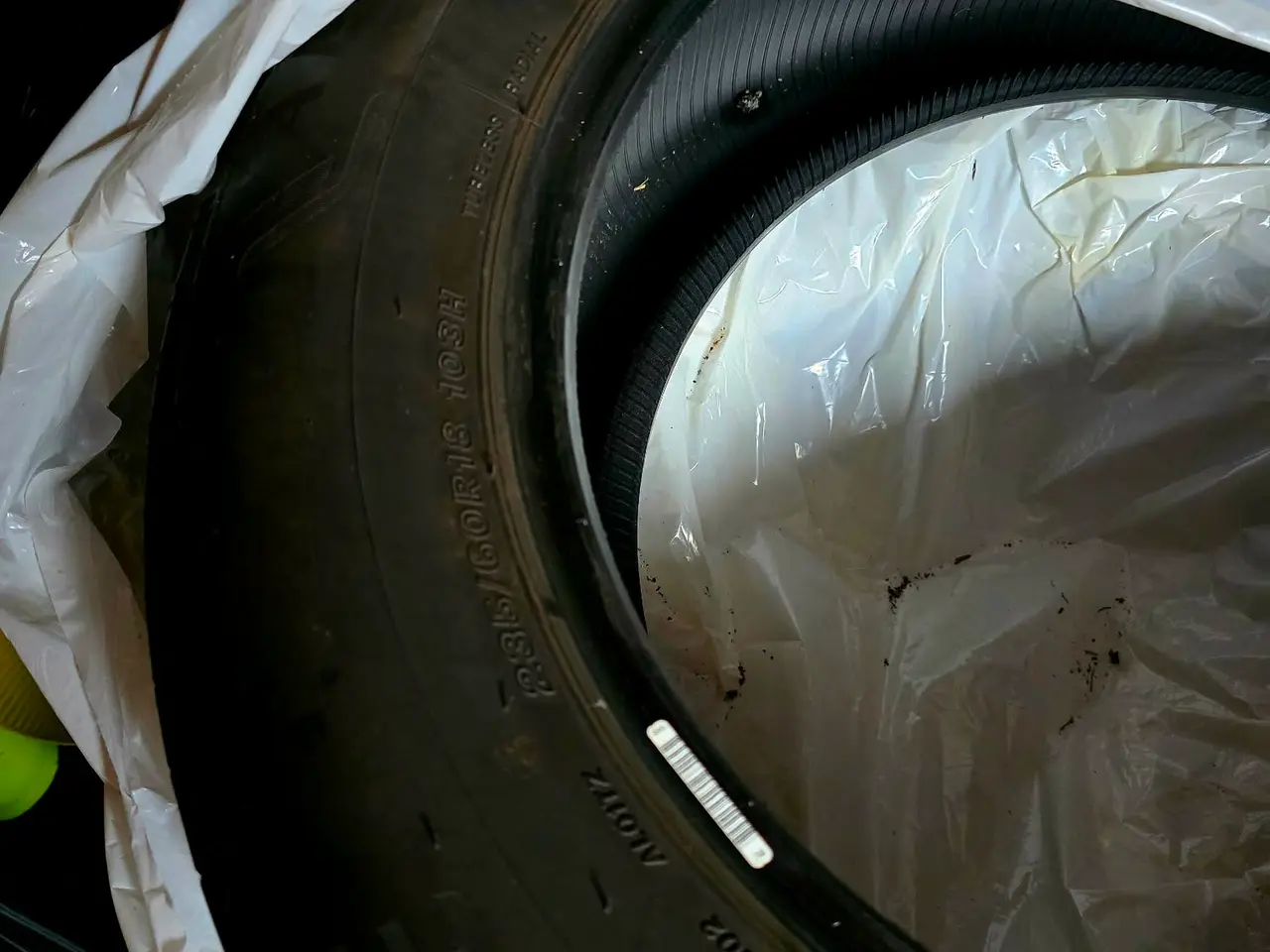 Billede 2 - Bridgestone sommerdæk 235/60 103HR18