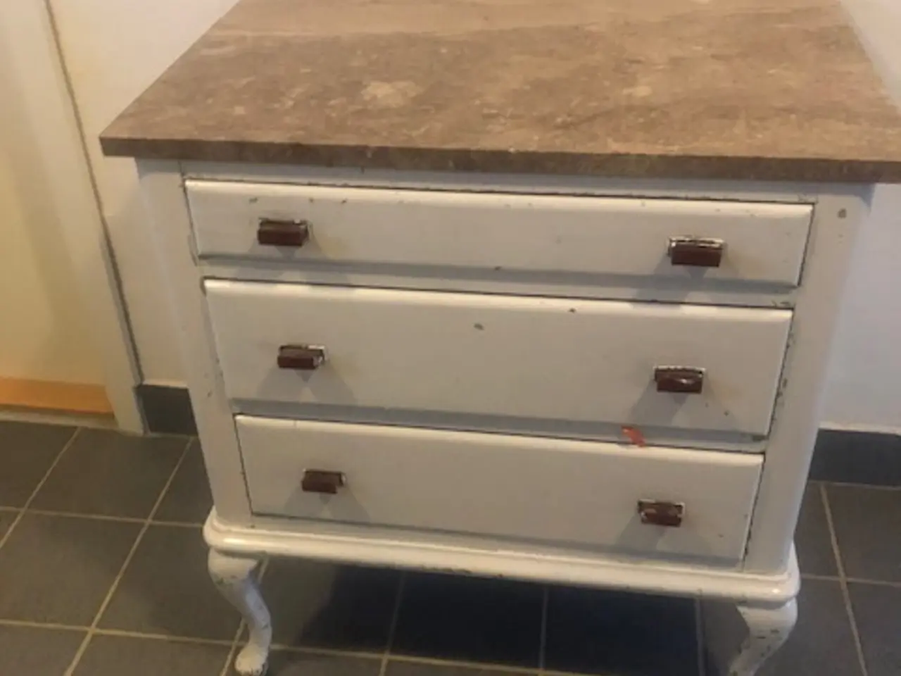 Billede 2 - Meget smuk kommode med 3 skuffer og marmor plade 