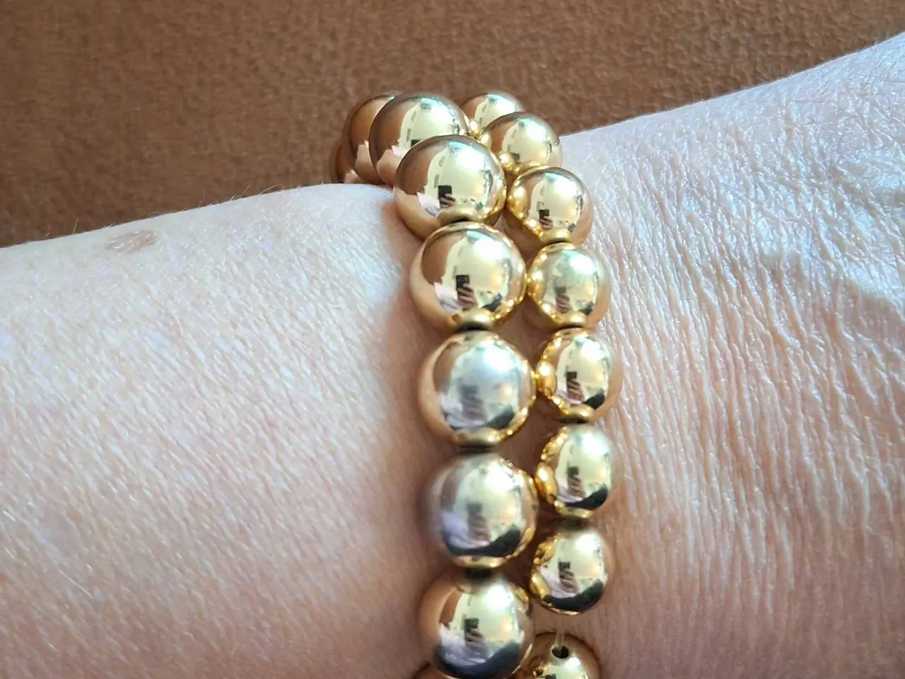 Billede 3 - To guldfarvede armbånd
